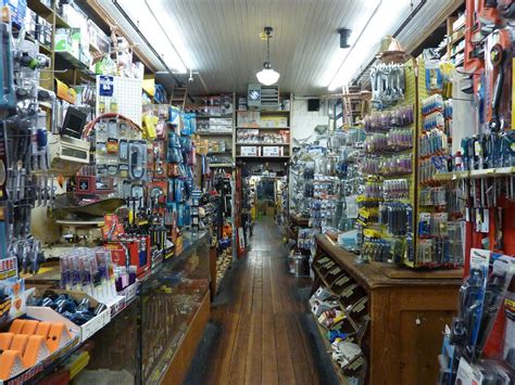 Local Hardware Store 的图像结果