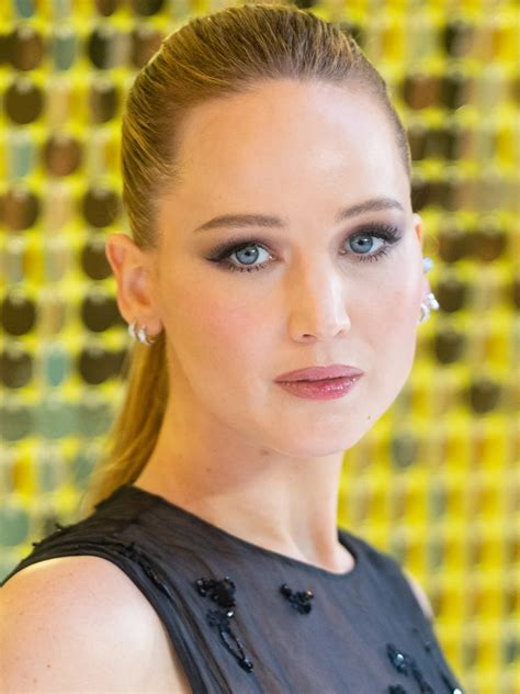 Jennifer Lawrence Height: How Tall Is She? - The Caring Girl