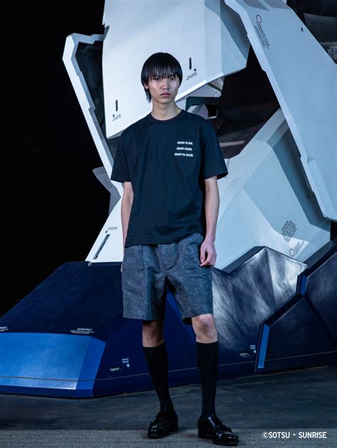 Shop looks for「GUNDAM UT(Short Sleeve T-Shirt)」| UNIQLO IN