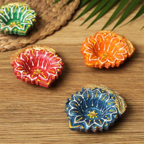 Handpainted Diyas - Buy Decorative Ceramic Diyas Online | iTokri