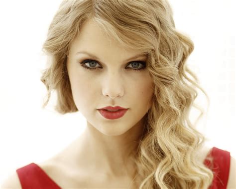 Why Taylor Swift Is Buying Porn Site Domain Names | TVWeek
