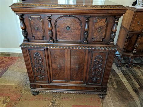 Antique Floor Radio with Phonograph - Zenith 40a | Collectors Weekly