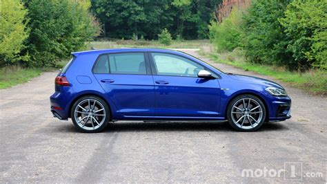 Essai Volkswagen Golf R (2017) - Paradoxe d'une polyvalence assumée | Volkswagen golf, Golf r ...