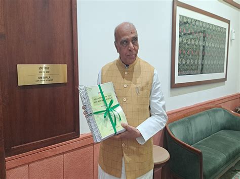 JPC chairman Jagdambika Pal arrives at Parliament to submit final ...