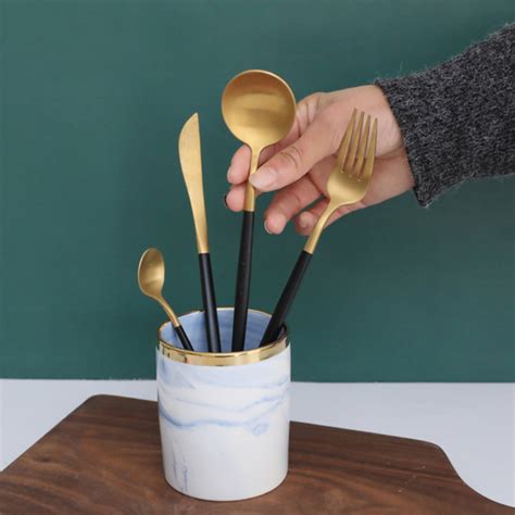 Ceramic Utility Holder Online - Premium toothbrush holder | Nestasia