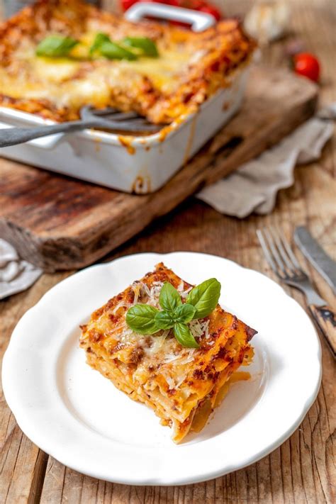 Lasagne Bolognese mit Bechamelsoße   Rezept   Sweets  