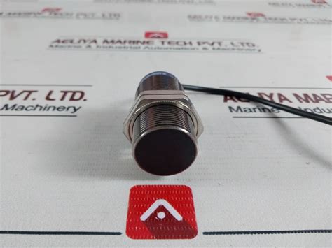 Telemecanique XS630B1MAL10 Inductive Proximity Switch 24-240V AC 5-300 ...