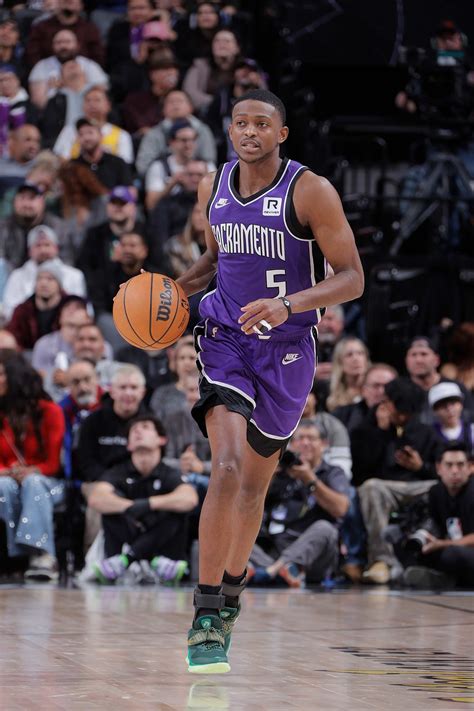 De'Aaron Fox Trade Rumors: Spurs Eyeing Kings Star to Pair with Victor ...