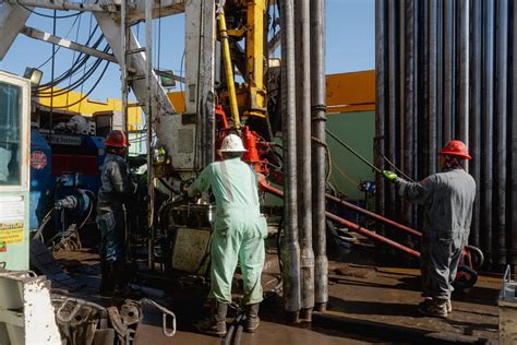 Why Oil Industry Jobs Are Down, Even With Production Up - The New York ...