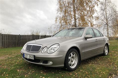 File:Mercedes-Benz E 200 Coupé Sport-Paket (C 207, Facelift ...