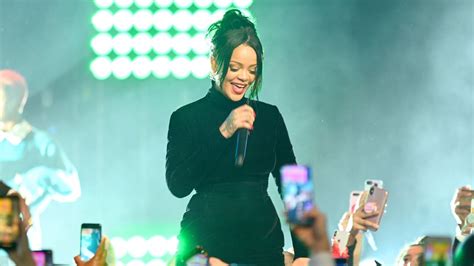 Rihanna Reveals the reason she won't be performing at the Super Bowl ...