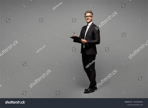 Man in Business Suit Side View 的图像结果