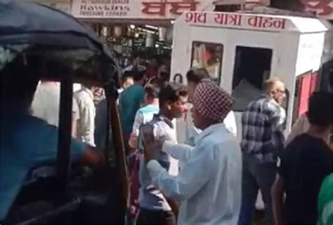 जब शव यात्रा वैन जा घुसी क्रोकरी शोरूम, पल में मच गई अफरा-तफरी - the ...