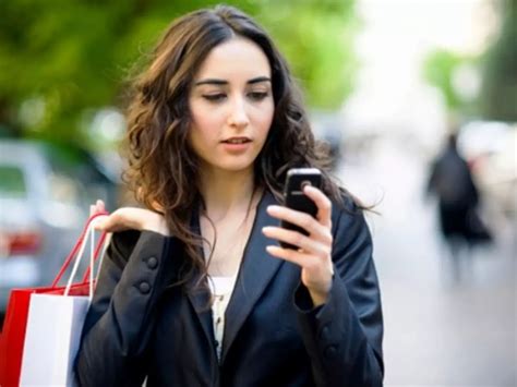 Women More Addicted To Smartphones Than Men: Study