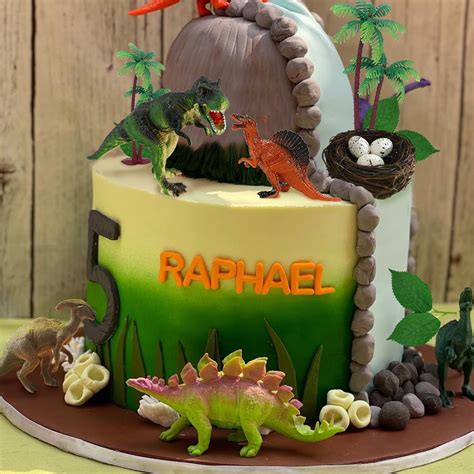 18 PCS Dinosaur Cake Toppers with Dinosaur Eggs Leaves Trees Cake ...