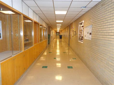 Empty School Hallway – Photos Public Domain