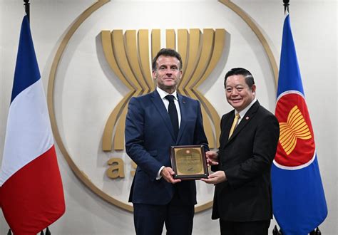Secretary-General of ASEAN welcomes President of the French Republic to the ASEAN Headquarters ...