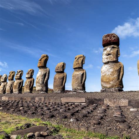 ISLA DE PASCUA, CONOCIDA POR SUS MOAIS LEVANTADOS HACE MILES DE AÑOS
