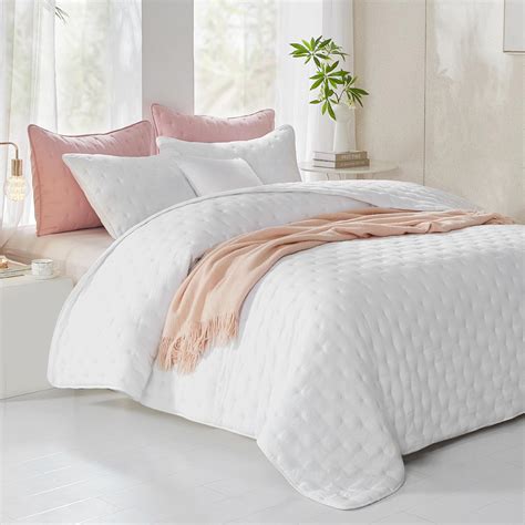 HiSnug White Quilt King Size, Lightweight Oversized King Quilts Bedding ...