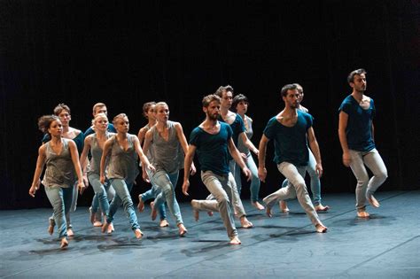 Professional Modern Dancers