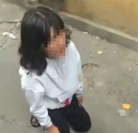 校园暴力！山东13岁女生遭辱骂扇踹逼下跪！官方回应来了！_视频