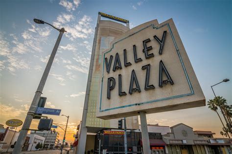 The Theater at the End of the Universe: The Death of North Hollywood’s ...