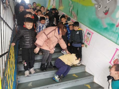 预防踩踏，守护安全---幸福中心幼儿园防踩踏安全演练活动-岳阳市教育体育局