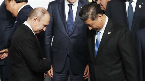 G20大合照敏感瞬間:習近平忽略普京主動握手川普 | G20川習會 | 特朗普 | 新唐人中文電視台在線