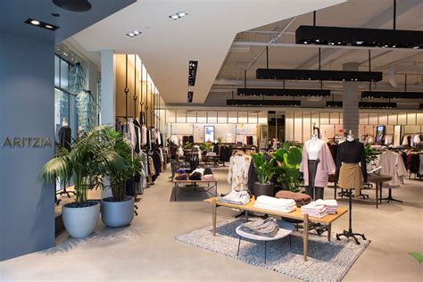 Aritzia - Mayfair Shopping Centre in Victoria