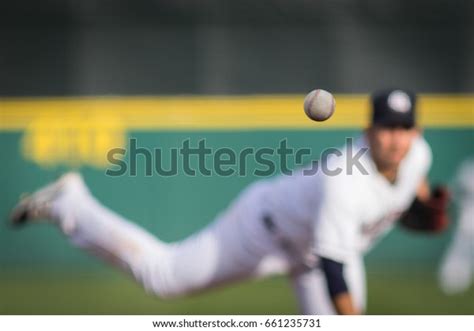 Baseball Pitcher Throwing 的图像结果
