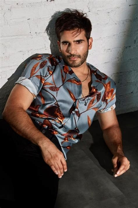 Karan Tacker’s Bio, Age, Relationships, Latest Buzz, Photos & Videos