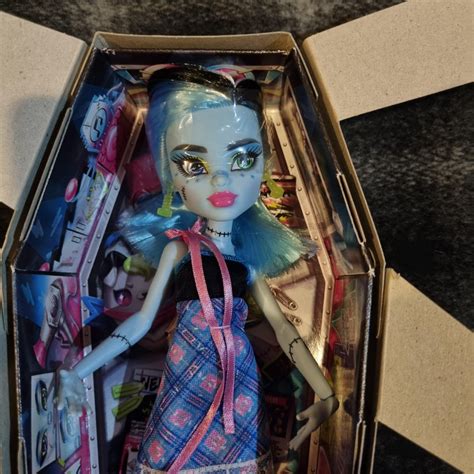 New monster high buried secrets Frankie Stein, Hobbies & Toys, Toys ...