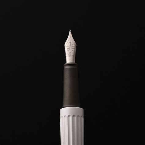 Diplomat Aero Pearly White Fountain Pen|Shop Online at Makoba|Diplomat