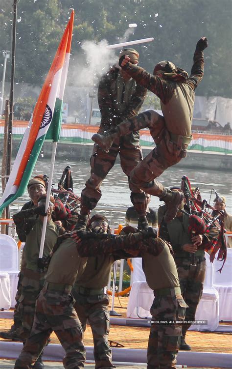 In pics: Indian commandos display thrilling stunts at Defence Expo- The ...