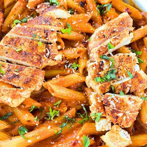 Gigi Hadid Pasta With Chicken (Spicy Vodka Pasta Recipe)