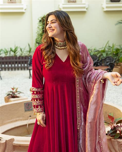 Shop Dilkash Pink Solid Velvet Suit Set for Women Online in India at Aachho