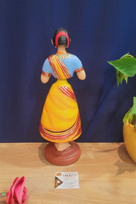 Tanjore dolls Thanjavur Thalayatti Bommai Traditional Dancing Doll Golu ...