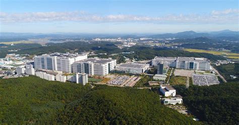 IBK Securities raises LG Display target to 20,000 won citing OLED ...