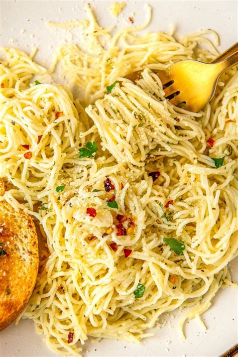 The Best Easy Garlic Butter Noodles Recipe | Easy Dinner Ideas