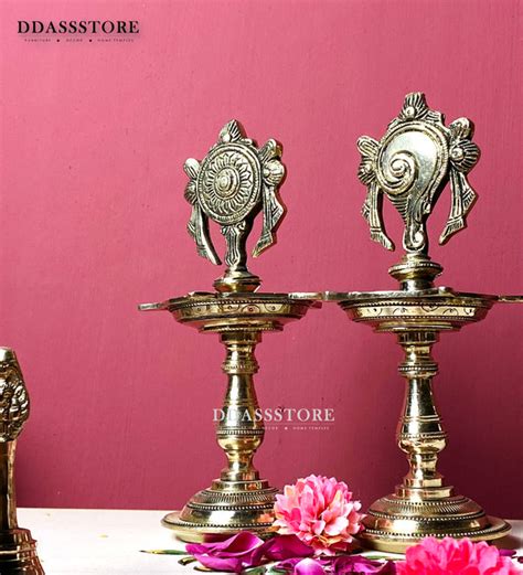 Traditional Brass Vishnu Shankh Chakra Standing Diya Lamp | DDASSBR14 ...