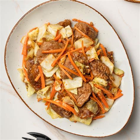 Stir-Fry Pork with Cabbage and Carrots