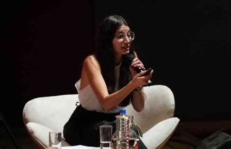 ‘No Pausa’ walks with women on long road through menopause