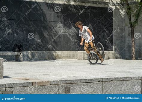 Cycling Acrobat 的图像结果