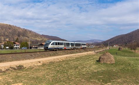 96 "Desiro" der CFR zwischen Lacu Crișului und Negreni