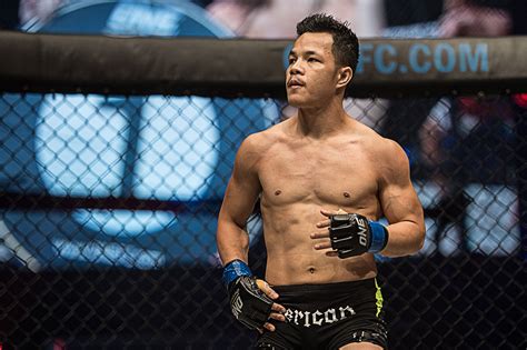 एक डायनासोर को घर ले जाने की कोशिश करते नजर आए सैफुल मेरिकन - ONE ...