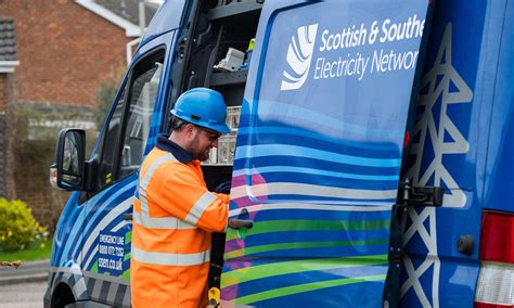 SSE to invest £33bn in UK electricity networks as profits slump