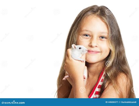 拿着宠物鼠的小女孩 库存图片. 图片 包括有 宠物, 国内, 女性, 白种人, 微笑, 少许, 统一性, 空白 - 44606571