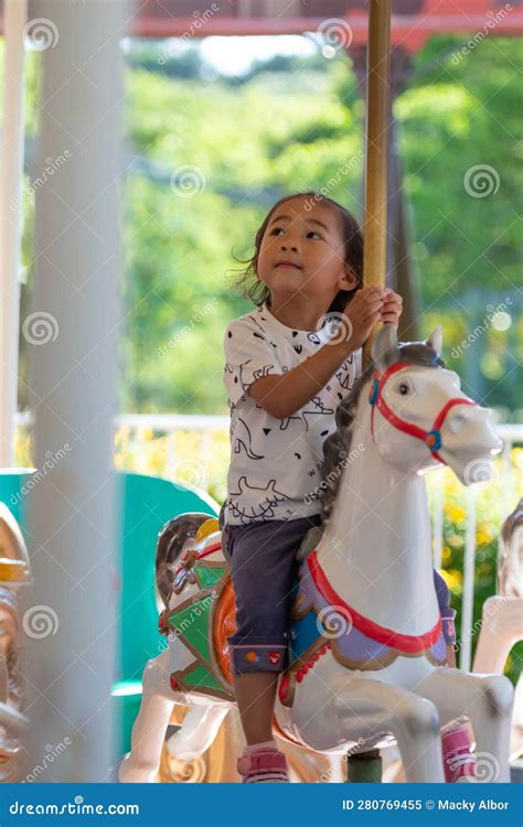 Go around Cartoon 的图像结果