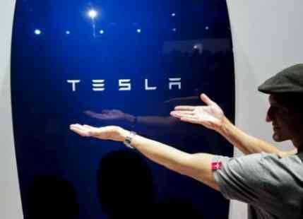 Into The Future: Powerwall from Tesla to Gift Us Battery Powered Homes ...