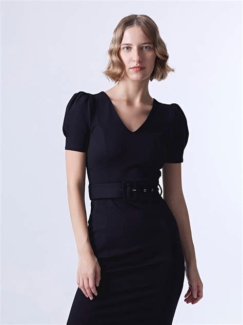 Black v-neck bodycon dress